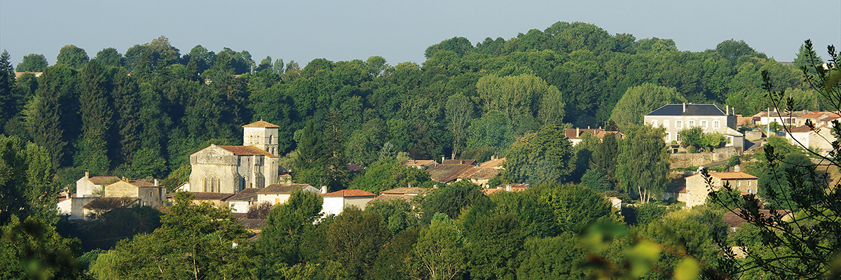 Panorama sur le bourg d'Augé