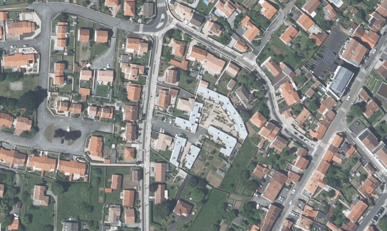 Inscription de l’îlot dans le bourg - source géoportail.fr