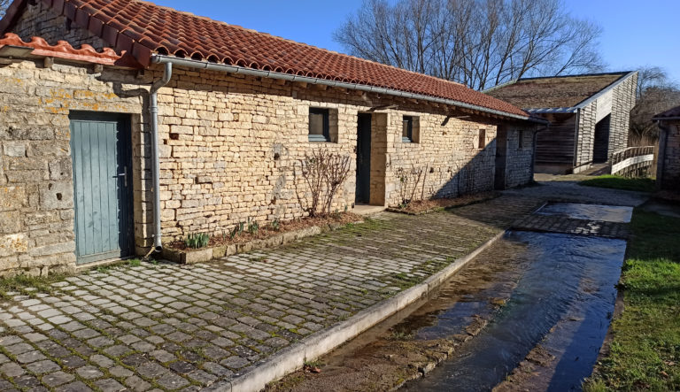 Réhabilitation des bâtiments en pierre et construction en bois - © CAUE 79